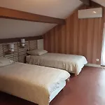 La Petite Maison De Niré Hébergement de vacances *
