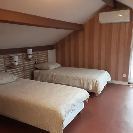 La Petite Maison De Niré Сasa de vacaciones *