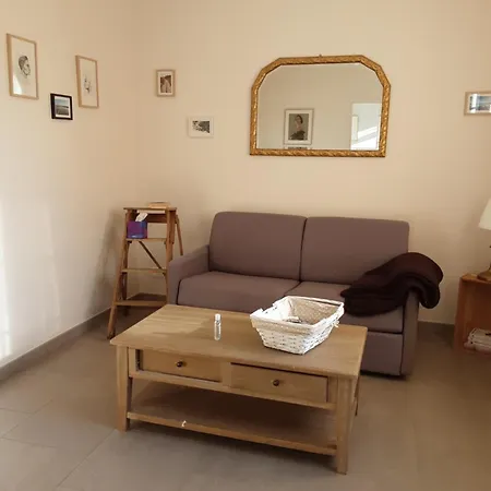La Petite Maison De Niré *